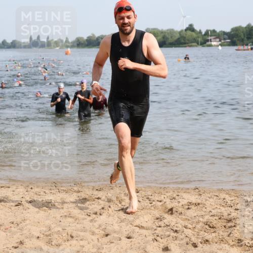 15.06.2025 - 27. Vierlanden-Triathlon Lena Gebhardt http://msf.ph/oto/8049775 15.06.2025 09:55:12 Schwimmen 299, 306, 311, 326, 348 meine-sportfotos.de