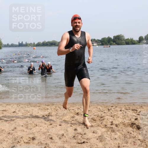 15.06.2025 - 27. Vierlanden-Triathlon Lena Gebhardt http://msf.ph/oto/8049779 15.06.2025 09:55:13 Schwimmen 299, 306, 311, 326, 348, 353 meine-sportfotos.de