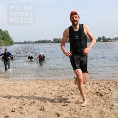 15.06.2025 - 27. Vierlanden-Triathlon Lena Gebhardt http://msf.ph/oto/8049783 15.06.2025 09:55:13 Schwimmen 299, 306, 311, 326, 348, 353 meine-sportfotos.de