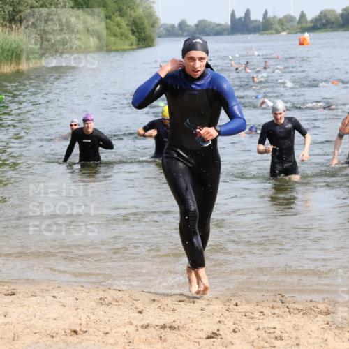 15.06.2025 - 27. Vierlanden-Triathlon Lena Gebhardt http://msf.ph/oto/8049786 15.06.2025 09:55:14 Schwimmen 299, 306, 311, 326, 327, 348, 353 meine-sportfotos.de