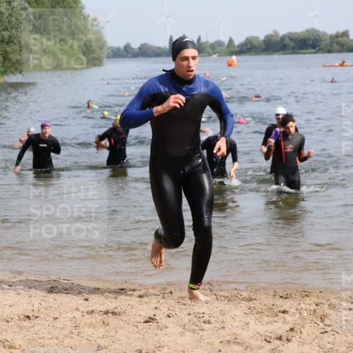15.06.2025 - 27. Vierlanden-Triathlon Lena Gebhardt http://msf.ph/oto/8049791 15.06.2025 09:55:15 Schwimmen 299, 306, 311, 316, 326, 327, 348, 353 meine-sportfotos.de