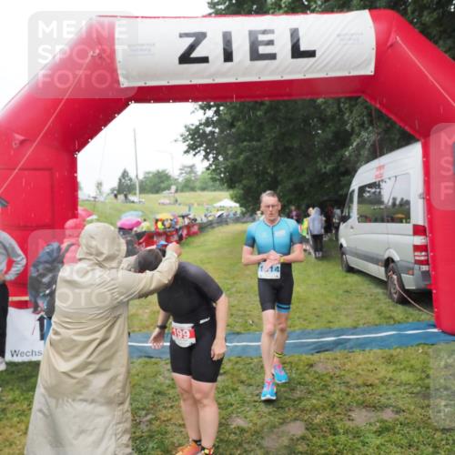 21.06.2025 - 27. Vierlanden-Triathlon MichiJ http://msf.ph/oto/8049793 15.06.2026 14:27:49 Ziel 199, 1314 meine-sportfotos.de