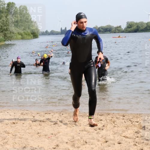 15.06.2025 - 27. Vierlanden-Triathlon Lena Gebhardt http://msf.ph/oto/8049794 15.06.2025 09:55:16 Schwimmen 299, 306, 311, 316, 326, 327, 348, 353 meine-sportfotos.de