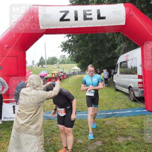 21.06.2025 - 27. Vierlanden-Triathlon MichiJ http://msf.ph/oto/8049795 15.06.2026 14:27:49 Ziel 199, 1314 meine-sportfotos.de