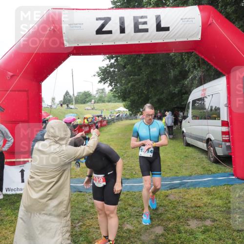 21.06.2025 - 27. Vierlanden-Triathlon MichiJ http://msf.ph/oto/8049797 15.06.2026 14:27:49 Ziel 199, 1314 meine-sportfotos.de