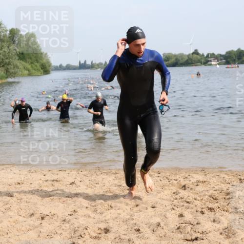 15.06.2025 - 27. Vierlanden-Triathlon Lena Gebhardt http://msf.ph/oto/8049798 15.06.2025 09:55:16 Schwimmen 299, 306, 311, 316, 326, 327, 348, 353 meine-sportfotos.de