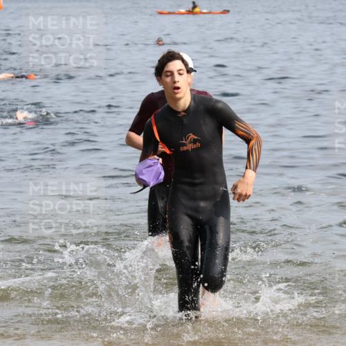 15.06.2025 - 27. Vierlanden-Triathlon Lena Gebhardt http://msf.ph/oto/8049804 15.06.2025 09:55:18 Schwimmen 299, 306, 311, 316, 327, 335, 348, 353 meine-sportfotos.de