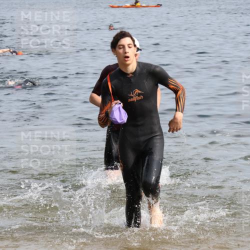 15.06.2025 - 27. Vierlanden-Triathlon Lena Gebhardt http://msf.ph/oto/8049806 15.06.2025 09:55:18 Schwimmen 299, 306, 311, 316, 327, 335, 348, 353 meine-sportfotos.de