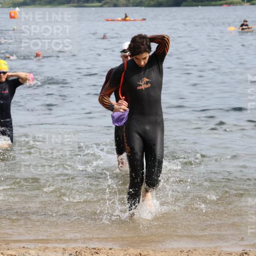 15.06.2025 - 27. Vierlanden-Triathlon Lena Gebhardt http://msf.ph/oto/8049808 15.06.2025 09:55:19 Schwimmen 299, 306, 311, 316, 327, 335, 348, 353 meine-sportfotos.de