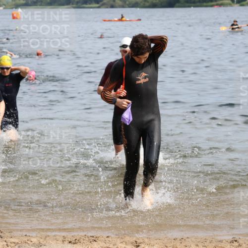 15.06.2025 - 27. Vierlanden-Triathlon Lena Gebhardt http://msf.ph/oto/8049810 15.06.2025 09:55:19 Schwimmen 299, 306, 311, 316, 327, 335, 348, 353 meine-sportfotos.de