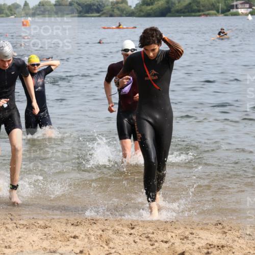 15.06.2025 - 27. Vierlanden-Triathlon Lena Gebhardt http://msf.ph/oto/8049814 15.06.2025 09:55:19 Schwimmen 299, 306, 311, 316, 327, 335, 348, 353 meine-sportfotos.de