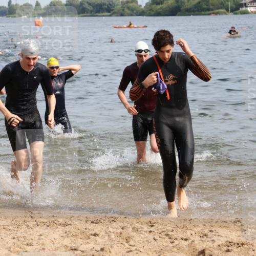 15.06.2025 - 27. Vierlanden-Triathlon Lena Gebhardt http://msf.ph/oto/8049818 15.06.2025 09:55:20 Schwimmen 299, 306, 311, 316, 327, 335, 348, 353 meine-sportfotos.de