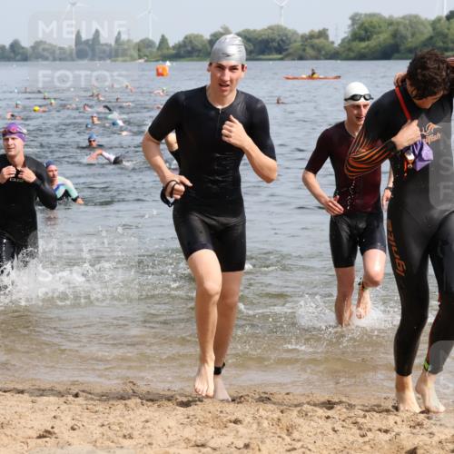 15.06.2025 - 27. Vierlanden-Triathlon Lena Gebhardt http://msf.ph/oto/8049820 15.06.2025 09:55:20 Schwimmen 299, 306, 311, 316, 327, 335, 348, 353 meine-sportfotos.de