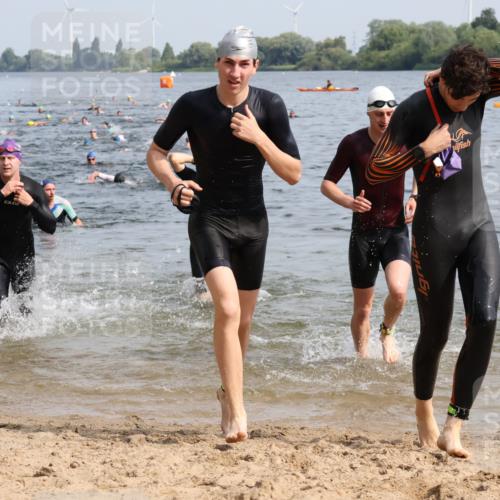 15.06.2025 - 27. Vierlanden-Triathlon Lena Gebhardt http://msf.ph/oto/8049822 15.06.2025 09:55:21 Schwimmen 299, 306, 316, 327, 329, 335, 348, 353 meine-sportfotos.de