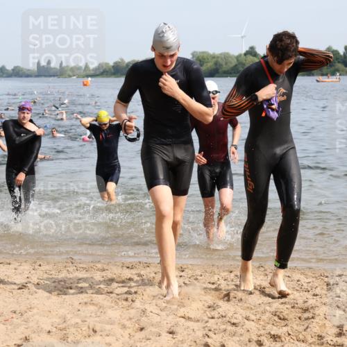 15.06.2025 - 27. Vierlanden-Triathlon Lena Gebhardt http://msf.ph/oto/8049826 15.06.2025 09:55:21 Schwimmen 299, 306, 316, 327, 329, 335, 348, 353 meine-sportfotos.de