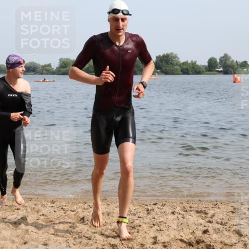 15.06.2025 - 27. Vierlanden-Triathlon Lena Gebhardt http://msf.ph/oto/8049835 15.06.2025 09:55:24 Schwimmen 272, 306, 316, 327, 329, 335, 348, 353, 548 meine-sportfotos.de