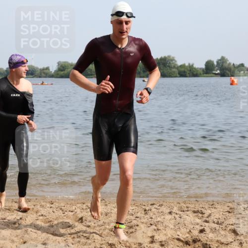15.06.2025 - 27. Vierlanden-Triathlon Lena Gebhardt http://msf.ph/oto/8049838 15.06.2025 09:55:24 Schwimmen 272, 306, 316, 327, 329, 335, 348, 353, 548 meine-sportfotos.de