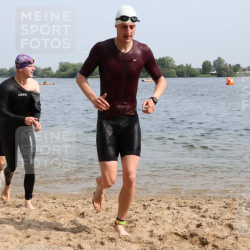 15.06.2025 - 27. Vierlanden-Triathlon Lena Gebhardt http://msf.ph/oto/8049840 15.06.2025 09:55:24 Schwimmen 272, 306, 316, 327, 329, 335, 348, 353, 548 meine-sportfotos.de