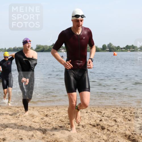 15.06.2025 - 27. Vierlanden-Triathlon Lena Gebhardt http://msf.ph/oto/8049843 15.06.2025 09:55:24 Schwimmen 272, 306, 316, 327, 329, 335, 348, 353, 548 meine-sportfotos.de