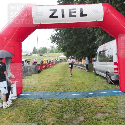 21.06.2025 - 27. Vierlanden-Triathlon MichiJ http://msf.ph/oto/8049854 15.06.2026 14:28:48 Ziel 1276 meine-sportfotos.de