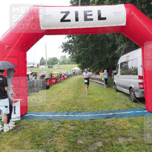 21.06.2025 - 27. Vierlanden-Triathlon MichiJ http://msf.ph/oto/8049857 15.06.2026 14:28:49 Ziel 1276 meine-sportfotos.de