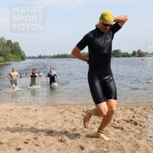 15.06.2025 - 27. Vierlanden-Triathlon Lena Gebhardt http://msf.ph/oto/8049860 15.06.2025 09:55:27 Schwimmen 272, 316, 327, 329, 335, 348, 353, 548 meine-sportfotos.de