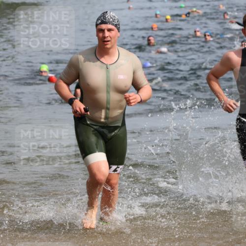 15.06.2025 - 27. Vierlanden-Triathlon Lena Gebhardt http://msf.ph/oto/8049864 15.06.2025 09:55:28 Schwimmen 272, 316, 327, 329, 335, 348, 353, 548 meine-sportfotos.de