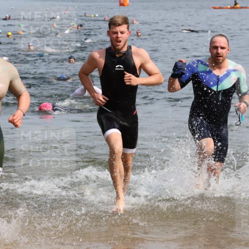 15.06.2025 - 27. Vierlanden-Triathlon Lena Gebhardt http://msf.ph/oto/8049866 15.06.2025 09:55:29 Schwimmen 272, 316, 327, 329, 335, 348, 353, 548 meine-sportfotos.de