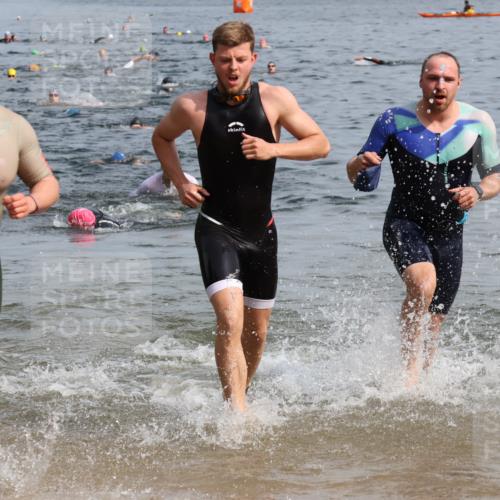 15.06.2025 - 27. Vierlanden-Triathlon Lena Gebhardt http://msf.ph/oto/8049868 15.06.2025 09:55:29 Schwimmen 272, 316, 327, 329, 335, 348, 353, 548 meine-sportfotos.de