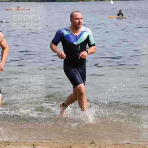 15.06.2025 - 27. Vierlanden-Triathlon Lena Gebhardt http://msf.ph/oto/8049872 15.06.2025 09:55:30 Schwimmen 272, 316, 327, 329, 335, 348, 353, 548 meine-sportfotos.de