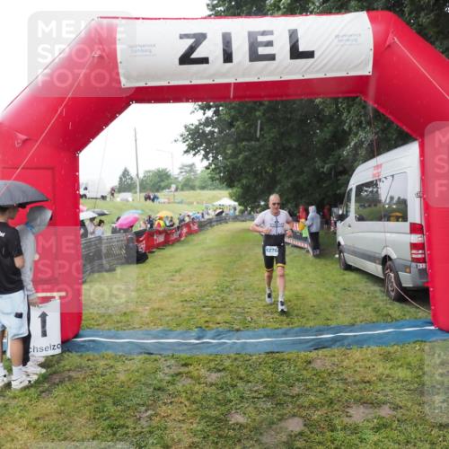 21.06.2025 - 27. Vierlanden-Triathlon MichiJ http://msf.ph/oto/8049873 15.06.2026 14:28:50 Ziel 1276 meine-sportfotos.de