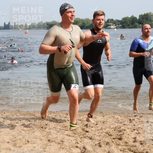 15.06.2025 - 27. Vierlanden-Triathlon Lena Gebhardt http://msf.ph/oto/8049876 15.06.2025 09:55:31 Schwimmen 272, 273, 316, 327, 329, 335, 348, 353, 548 meine-sportfotos.de