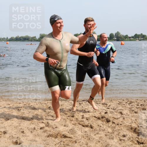 15.06.2025 - 27. Vierlanden-Triathlon Lena Gebhardt http://msf.ph/oto/8049878 15.06.2025 09:55:31 Schwimmen 272, 273, 316, 327, 329, 335, 348, 353, 548 meine-sportfotos.de