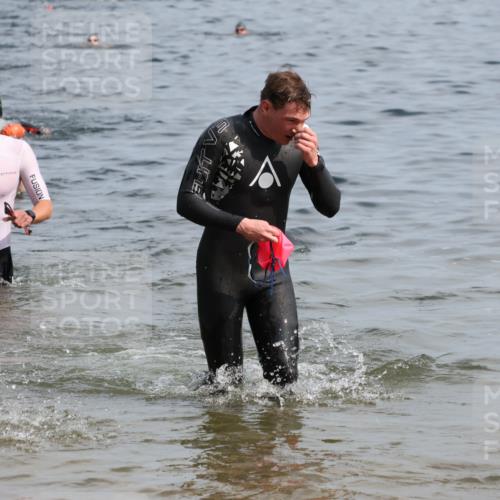 15.06.2025 - 27. Vierlanden-Triathlon Lena Gebhardt http://msf.ph/oto/8049883 15.06.2025 09:55:37 Schwimmen 272, 273, 300, 303, 329, 335, 548 meine-sportfotos.de