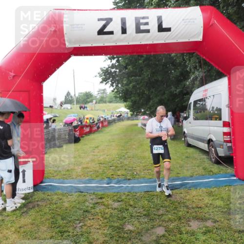 21.06.2025 - 27. Vierlanden-Triathlon MichiJ http://msf.ph/oto/8049886 15.06.2026 14:28:50 Ziel 1276 meine-sportfotos.de