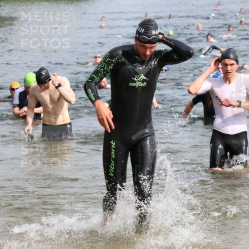 15.06.2025 - 27. Vierlanden-Triathlon Lena Gebhardt http://msf.ph/oto/8049887 15.06.2025 09:55:38 Schwimmen 272, 273, 300, 303, 329, 548 meine-sportfotos.de