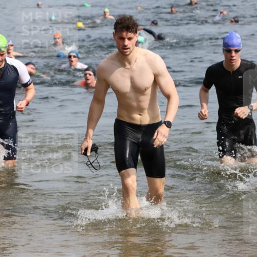 15.06.2025 - 27. Vierlanden-Triathlon Lena Gebhardt http://msf.ph/oto/8049912 15.06.2025 09:55:45 Schwimmen 273, 280, 283, 300, 303, 308, 322, 331, 338 meine-sportfotos.de