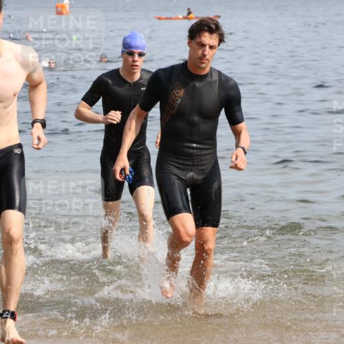 15.06.2025 - 27. Vierlanden-Triathlon Lena Gebhardt http://msf.ph/oto/8049919 15.06.2025 09:55:48 Schwimmen 273, 280, 283, 300, 303, 308, 310, 322, 331, 338 meine-sportfotos.de