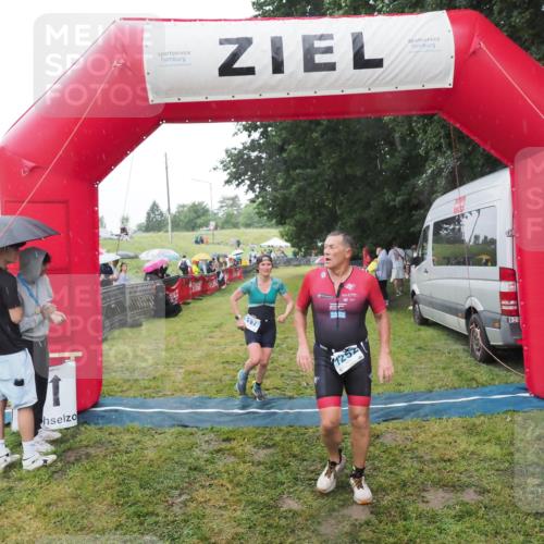 21.06.2025 - 27. Vierlanden-Triathlon MichiJ http://msf.ph/oto/8049921 15.06.2026 14:29:07 Ziel 1176, 1252 meine-sportfotos.de