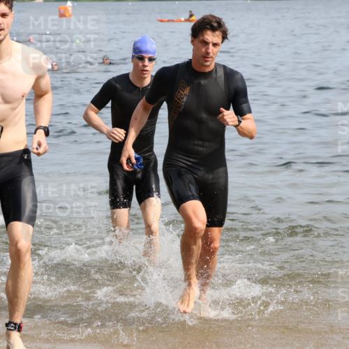 15.06.2025 - 27. Vierlanden-Triathlon Lena Gebhardt http://msf.ph/oto/8049922 15.06.2025 09:55:48 Schwimmen 273, 280, 283, 300, 303, 308, 310, 322, 331, 338 meine-sportfotos.de