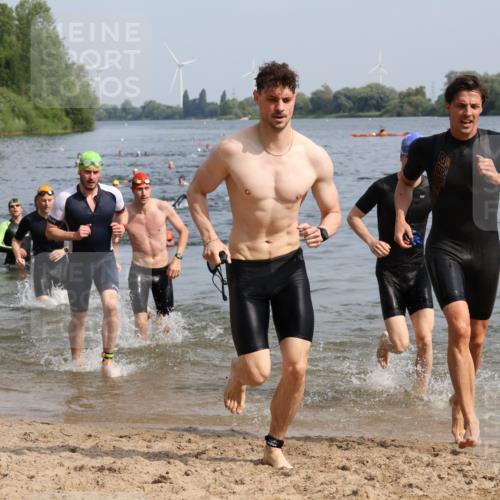 15.06.2025 - 27. Vierlanden-Triathlon Lena Gebhardt http://msf.ph/oto/8049924 15.06.2025 09:55:48 Schwimmen 273, 280, 283, 300, 303, 308, 310, 322, 331, 338 meine-sportfotos.de