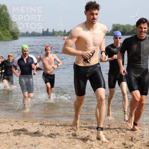 15.06.2025 - 27. Vierlanden-Triathlon Lena Gebhardt http://msf.ph/oto/8049927 15.06.2025 09:55:49 Schwimmen 273, 280, 283, 300, 303, 308, 310, 312, 322, 331, 338 meine-sportfotos.de