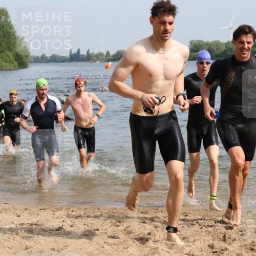 15.06.2025 - 27. Vierlanden-Triathlon Lena Gebhardt http://msf.ph/oto/8049929 15.06.2025 09:55:49 Schwimmen 273, 280, 283, 300, 303, 308, 310, 312, 322, 331, 338 meine-sportfotos.de
