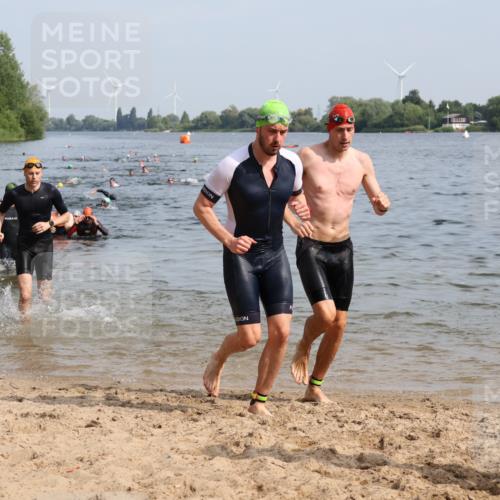15.06.2025 - 27. Vierlanden-Triathlon Lena Gebhardt http://msf.ph/oto/8049931 15.06.2025 09:55:51 Schwimmen 273, 280, 283, 300, 303, 308, 310, 312, 322, 331, 338 meine-sportfotos.de