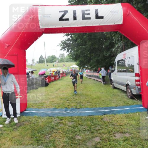 21.06.2025 - 27. Vierlanden-Triathlon MichiJ http://msf.ph/oto/8049934 15.06.2026 14:29:22 Ziel 1223, 1296 meine-sportfotos.de