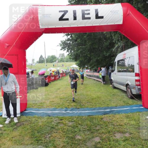 21.06.2025 - 27. Vierlanden-Triathlon MichiJ http://msf.ph/oto/8049942 15.06.2026 14:29:23 Ziel 1223, 1296 meine-sportfotos.de