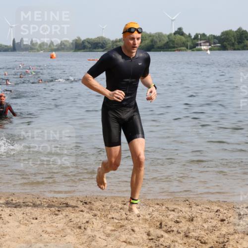 15.06.2025 - 27. Vierlanden-Triathlon Lena Gebhardt http://msf.ph/oto/8049943 15.06.2025 09:55:54 Schwimmen 268, 280, 283, 300, 303, 308, 310, 312, 322, 331, 338 meine-sportfotos.de