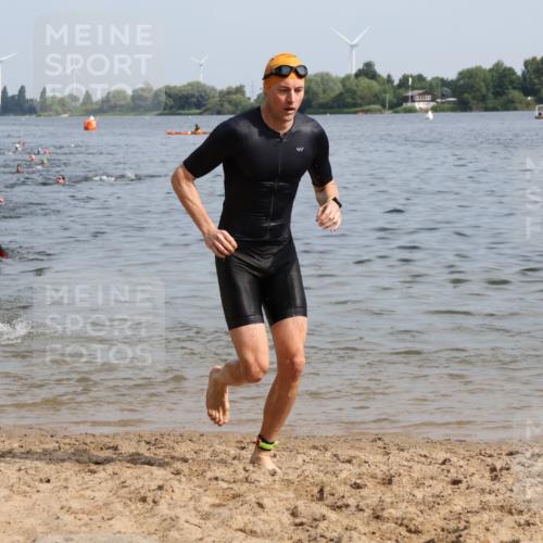 15.06.2025 - 27. Vierlanden-Triathlon Lena Gebhardt http://msf.ph/oto/8049944 15.06.2025 09:55:54 Schwimmen 268, 280, 283, 300, 303, 308, 310, 312, 322, 331, 338 meine-sportfotos.de