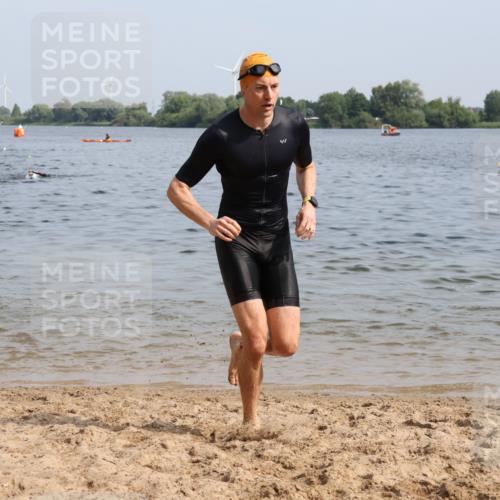 15.06.2025 - 27. Vierlanden-Triathlon Lena Gebhardt http://msf.ph/oto/8049946 15.06.2025 09:55:54 Schwimmen 268, 280, 283, 300, 303, 308, 310, 312, 322, 331, 338 meine-sportfotos.de