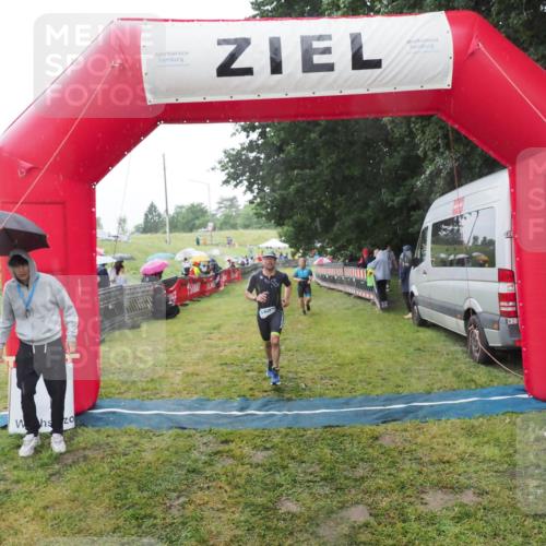 21.06.2025 - 27. Vierlanden-Triathlon MichiJ http://msf.ph/oto/8049947 15.06.2026 14:29:23 Ziel 1223, 1296 meine-sportfotos.de